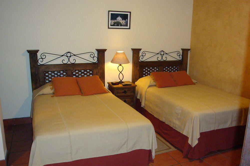 Hotel Meson del Valle by AHS Antigua Esterno foto